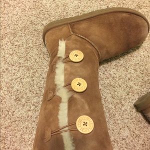 Bailey button Ugg boots in tan
